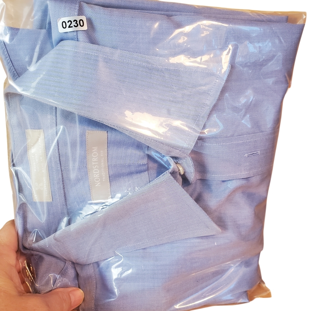 Nordstrom Smartcare Traditional Fit Dress Shirt. Light Blue. 17.5 / 37 - Picture 10 of 10